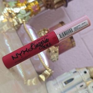 SEALED NYX Lingerie XXL Matte Liquid Lipstick Stamina Red